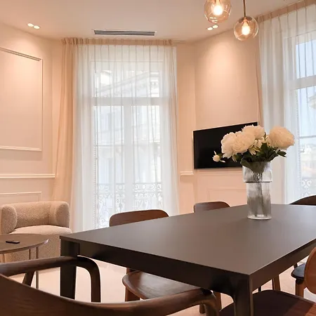 Apartment Meynadier 12b *